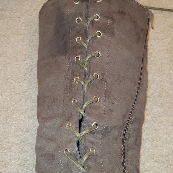 Knee high boots - Picture 4 of 4